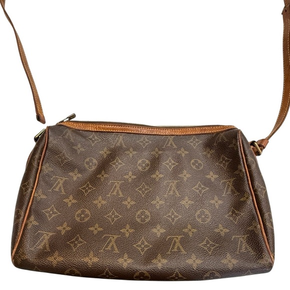 Louis Vuitton Medium Size Crossbody Shoulder Bag - Picture 4 of 10